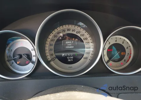 2013 Mercedes-Benz C 250 Sport z USA, uszkodzony, nr VIN WDDGF4HB9DA763926